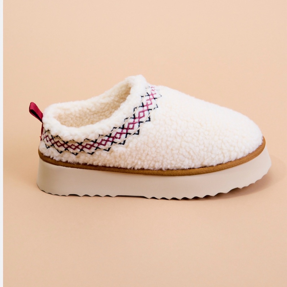NWT Altra’d State  Women  Zermatt Fur Platform slippers/shoes